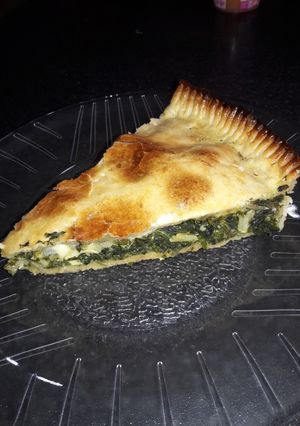 Una foto de Tarta de acelga🌿😋 con masa para tarta salada casera