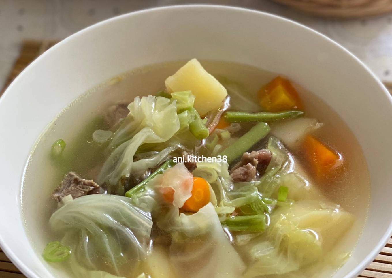 Sup daging dengan sayuran