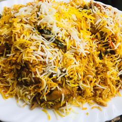 A picture of Chicken biryani.