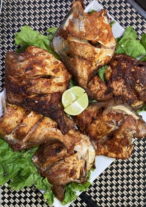 A picture of Crispy crunchy Pomfret fried fish.