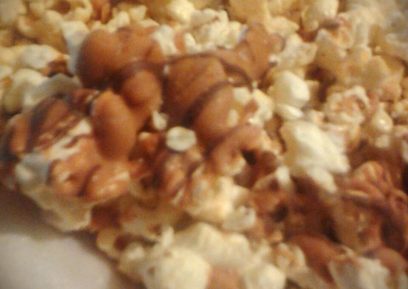 Peanut butter chocolate popcorn