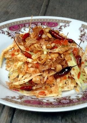 A picture of Green Mango Salad.