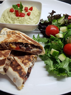 Φωτογραφία της συνταγής Quesadillas με κιμά/λαχανικά και dip αβοκάντο