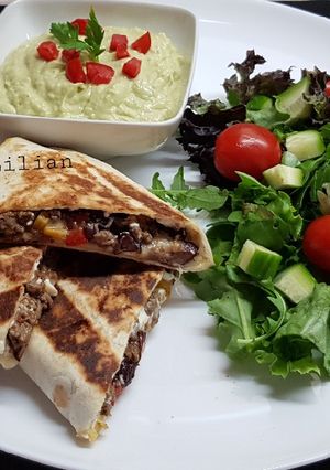 Φωτογραφία της συνταγής Quesadillas με κιμά/λαχανικά και dip αβοκάντο