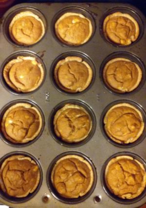 A picture of Mini Pumpkin Pies.