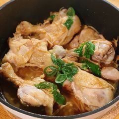 A picture of Taiwanese style three cup chicken - San Bei Ji, 三杯鶏 🐓.