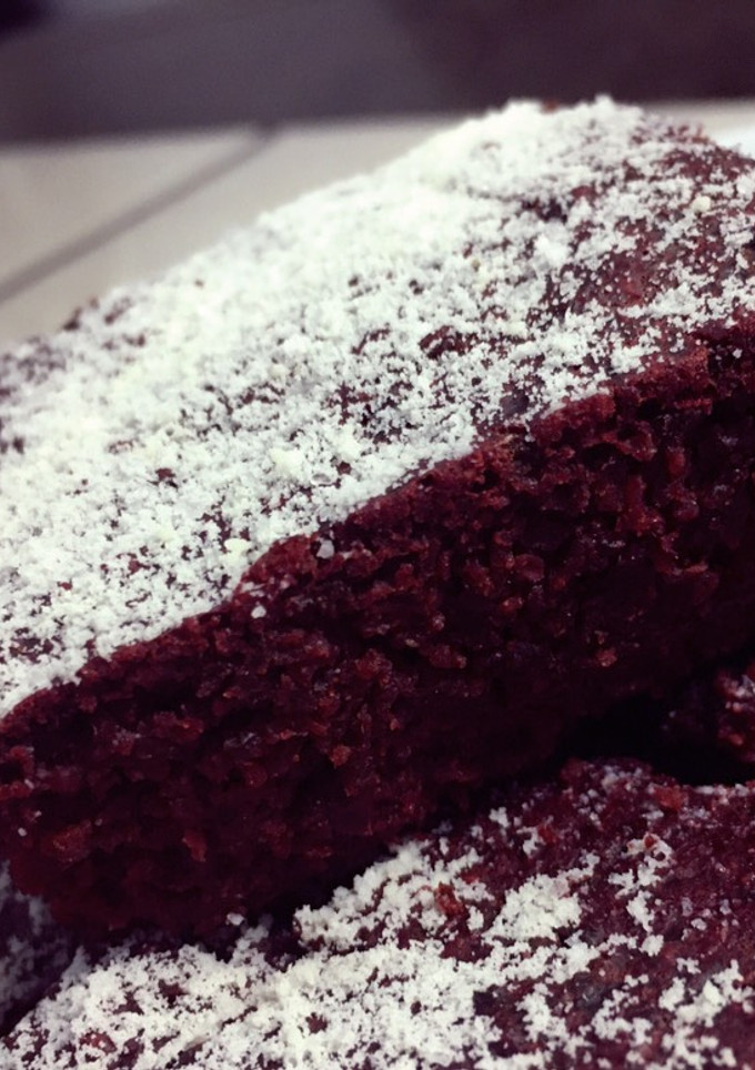 Una foto de Brownie Red Velvet y betabel (saludable)❤️