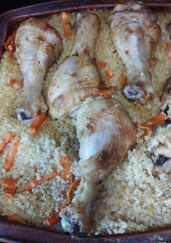 Булгур з курячими гомілками в духовці