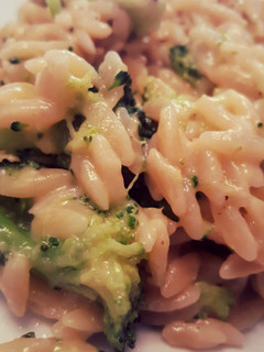 A picture of Cheesy broccoli orzo side dish.