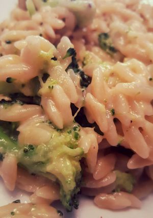 A picture of Cheesy broccoli orzo side dish.