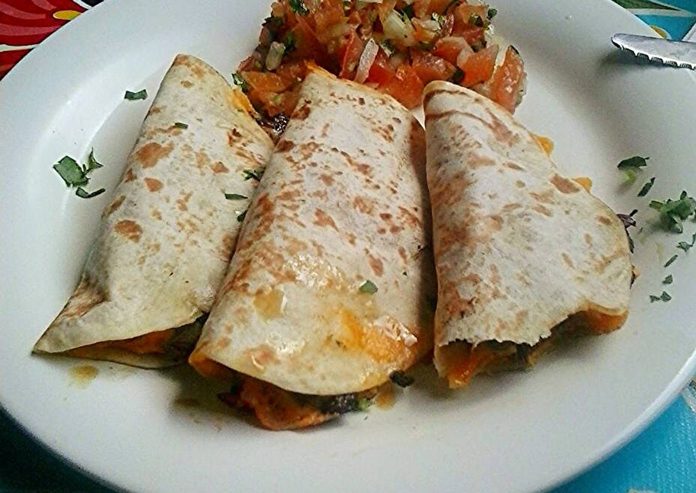 Beef quesadilla & pico de gallo