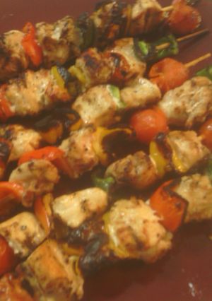 A picture of sunshine 's grilled chicken kabobs.