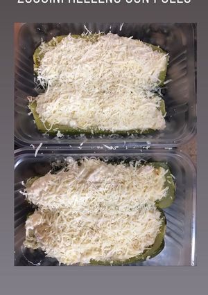 Una foto de Zuchinis rellenos con pollo keto