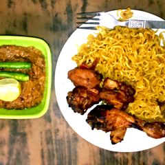 A picture of Smokey fried chicken with Peanut Chili sauce and Indo-mix Noodles.