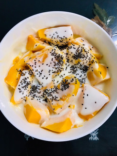 Hình của món Xoài dầm sữa chua hạt chia.