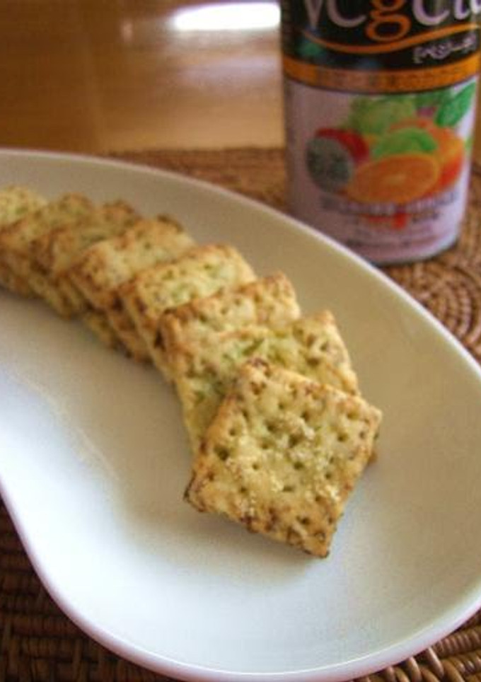 A picture of Crackers With Lots of Cabbage.