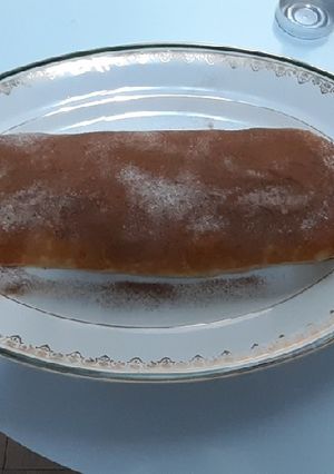 Una foto de Apfelstrudel de hojaldre