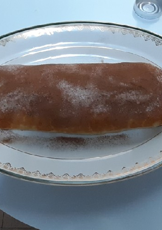 Una foto de Apfelstrudel de hojaldre