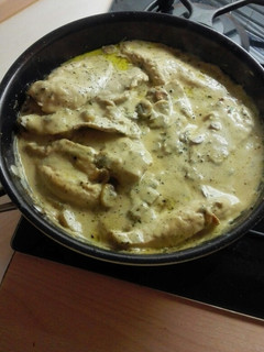Una foto de Filetes de pollo en salsa de champiñones