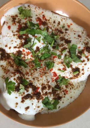 દહીં વડા (Dahi Vada Recipe In Gujarati) રેસીપી મુખ્ય ફોટો
