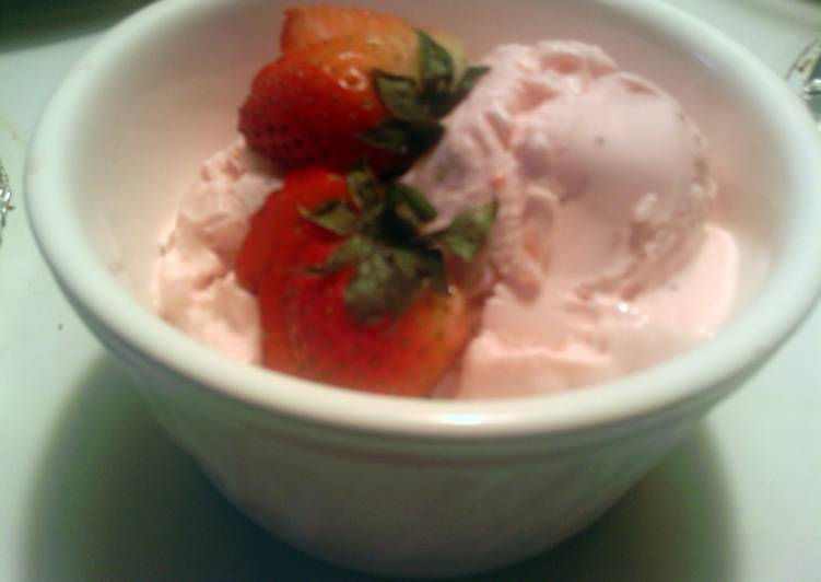 Recipe of Homemade strawberry freeze yogurt