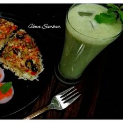 A picture of Spinach and fruits fresh drink.