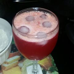 A picture of Sparkling Cranberry Cocktail.