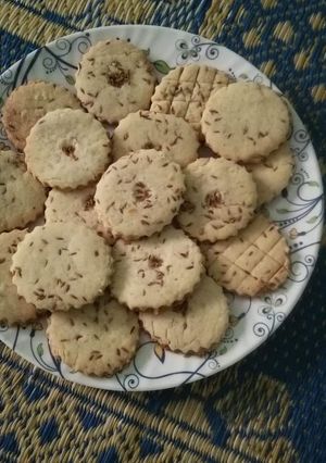 A picture of Zeera biscuits.