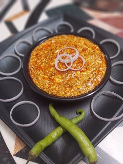 દહીં તિખારી(Dahi Tikhari Recipe in Gujarati) રેસીપી મુખ્ય ફોટો