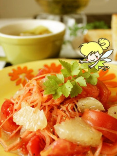 A picture of Carrot Salad with Grapefruit and Tomato.