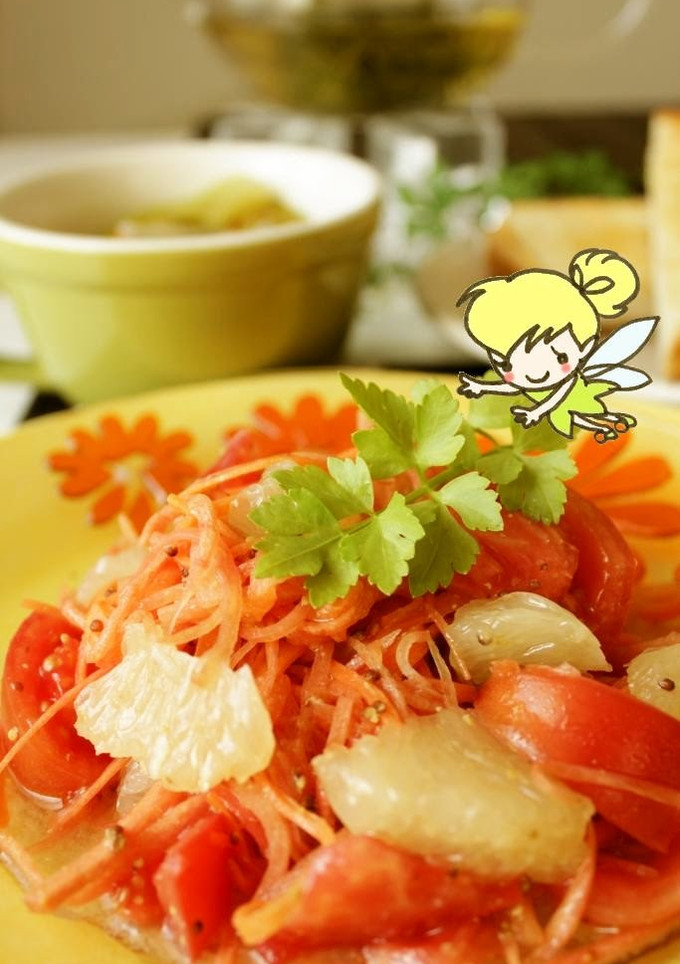 A picture of Carrot Salad with Grapefruit and Tomato.