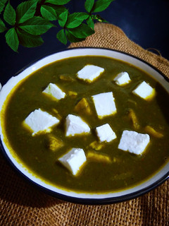 पालक पनीर (palak paneer recipe in Hindi) रेसिपी मुख्य फोटो