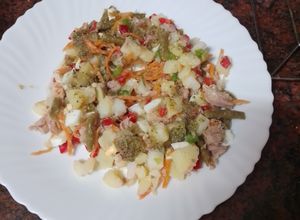Foto principal de Ensalada de papas y judías verdes con vinagreta de ajo y perejil