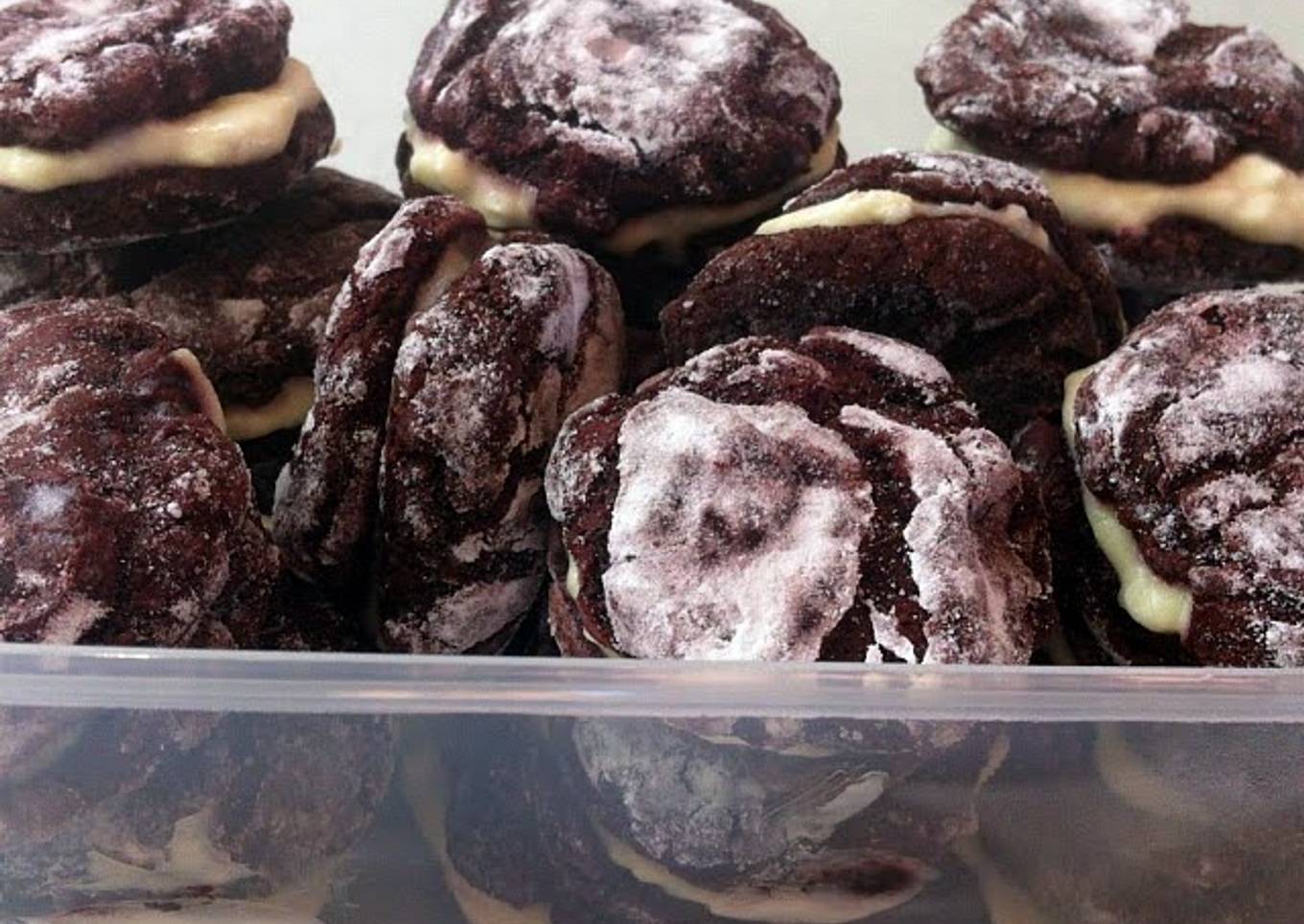 Red Velvet Crinkles with Cream Cheese Filling