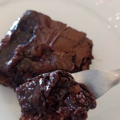 Bolo de chocolate com leite condensado 😋 Receita por Fabíola Barros -  Cookpad