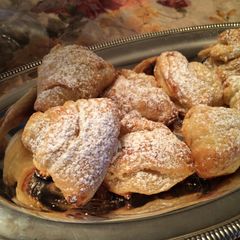 A picture of Sfogliatelle.