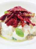 Stracciata di burrata con salsa di alici e peperoni cruschi