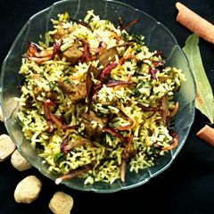 A picture of Spinach soya briyani.