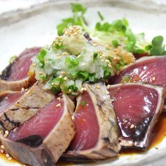 A picture of Seared Bonito with Ginger and Grated Radish.