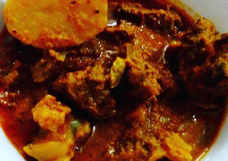 Bengali goat meat curry with potato