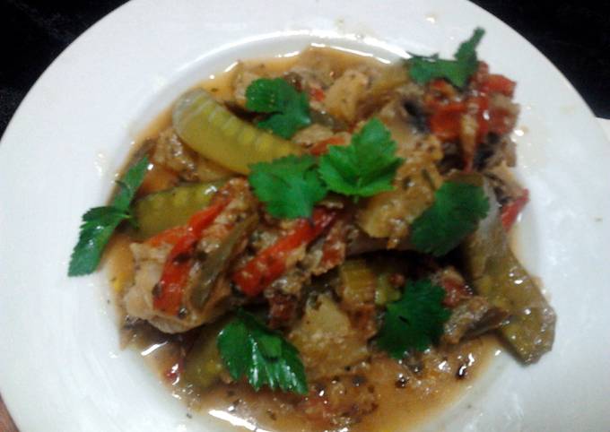 Steps to Make Award-winning Amy&#39;s Creole Chicken with Pineapple , Mushrooms and Snowpeas .