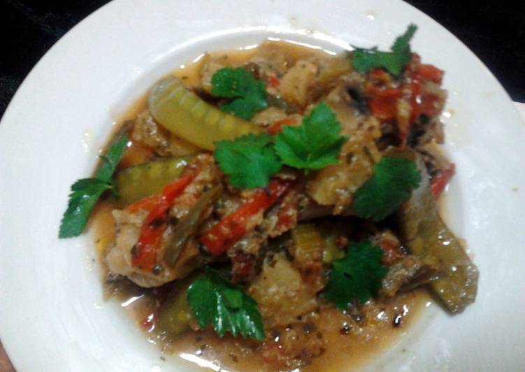 Amy's Creole Chicken with Pineapple , Mushrooms and Snowpeas .