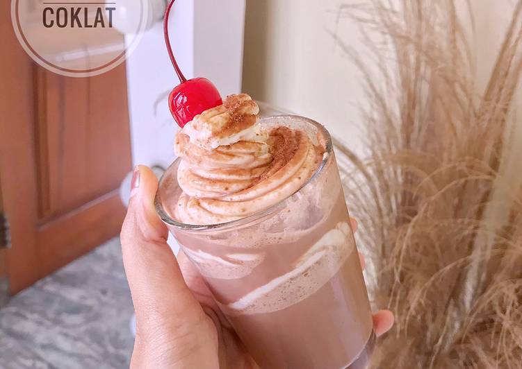 Bagaimana Menyiapkan Milkshake Coklat ala Cafe Anti Gagal