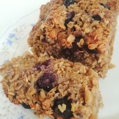 Oat blueberry snack A picture of Oat blueberry snack.