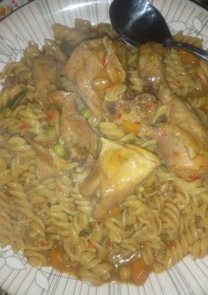 A picture of Jollof macroni.