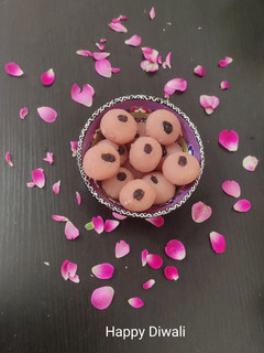 ரோஸ் லட்டு (Rose Laddu) செய்முறை முக்கிய புகைப்படம்