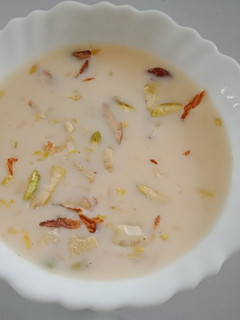 ડ્રાય ફ્રૂટસ બાસુંદી (Dryfruit Basundi Recipe In Gujarati) રેસીપી મુખ્ય ફોટો
