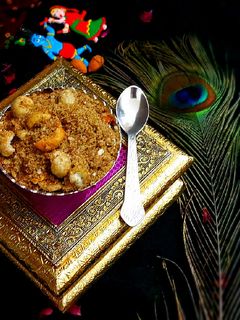 धनिया पंजीरी (dhaniya panjiri recipe in Hindi) रेसिपी मुख्य फोटो