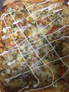 A picture of Barbecue sauce pizza.