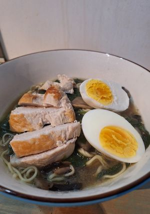Une photo de Ramen au poulet